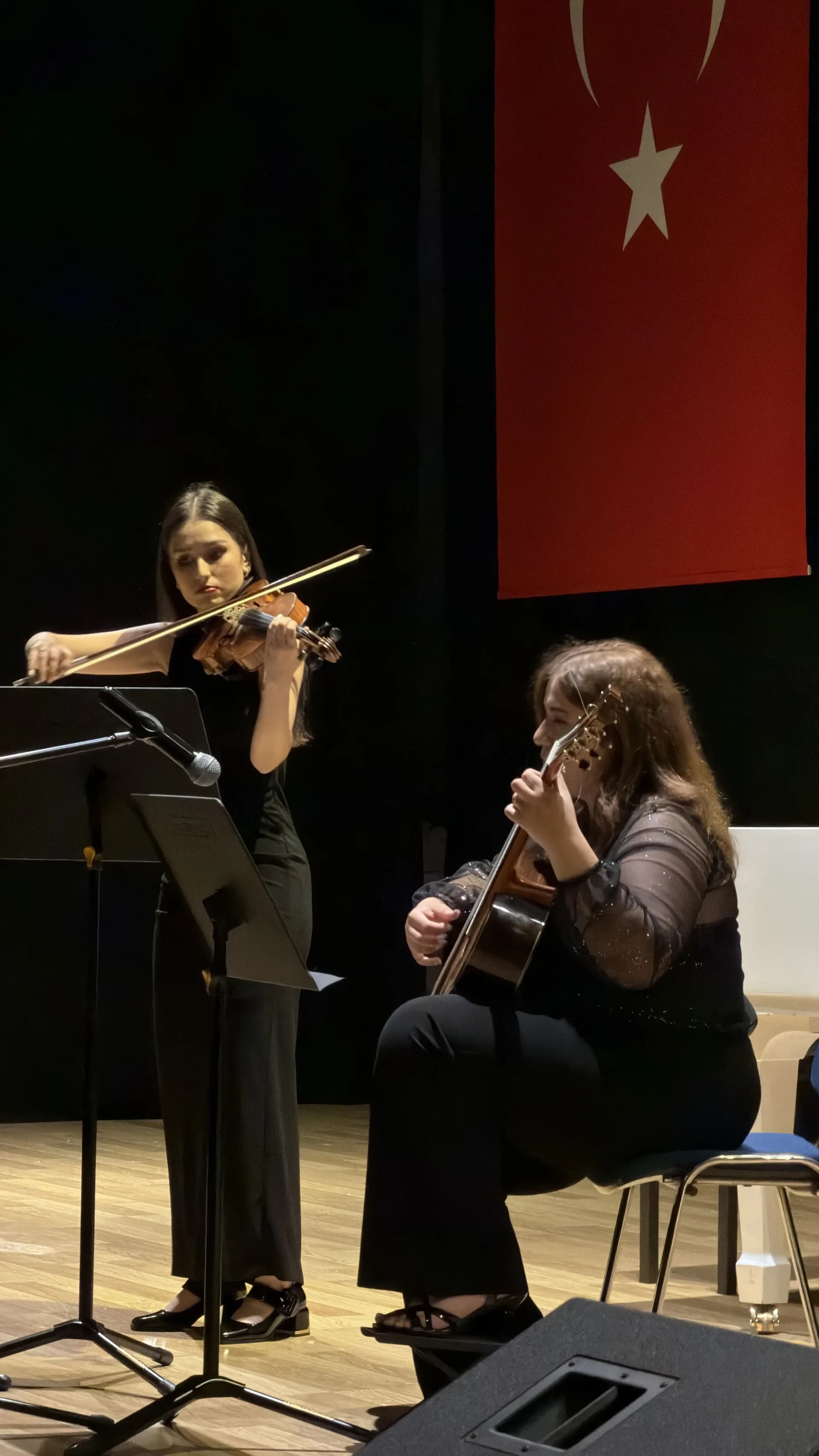 Müzik bölümü dersinden kare (2)