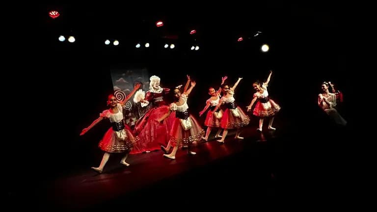 Çocuk balesi dersinden kare (1)