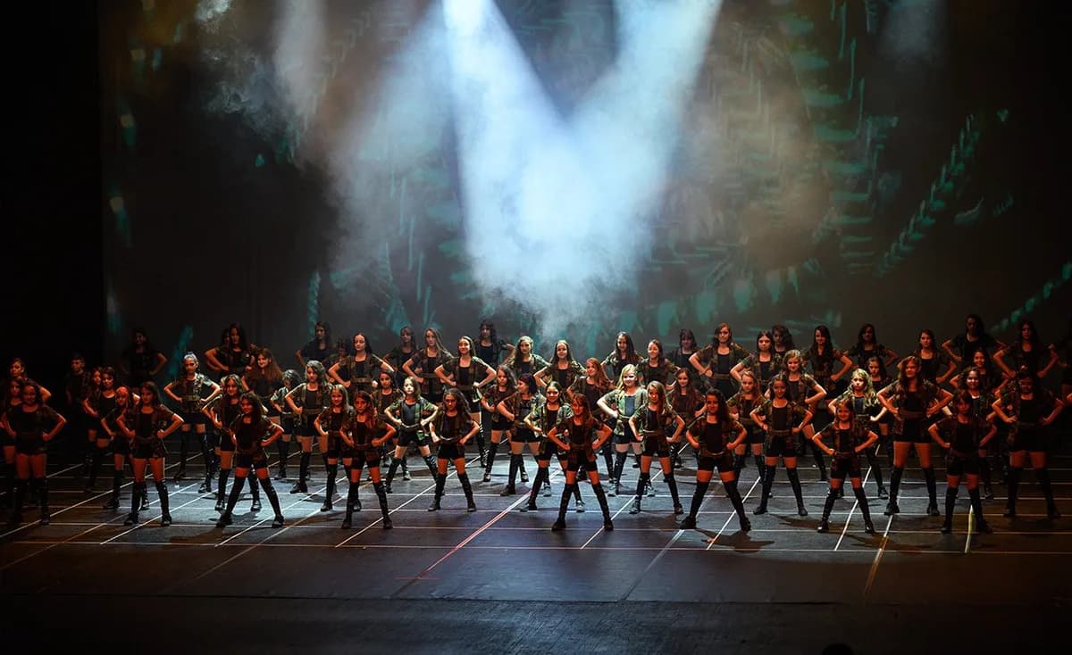 Street dance dersinde UDO müfredatıyla çalışan grup