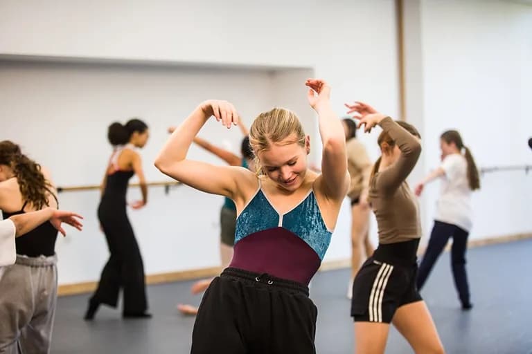 Rambert Grades müfredatıyla modern dans çalışması
